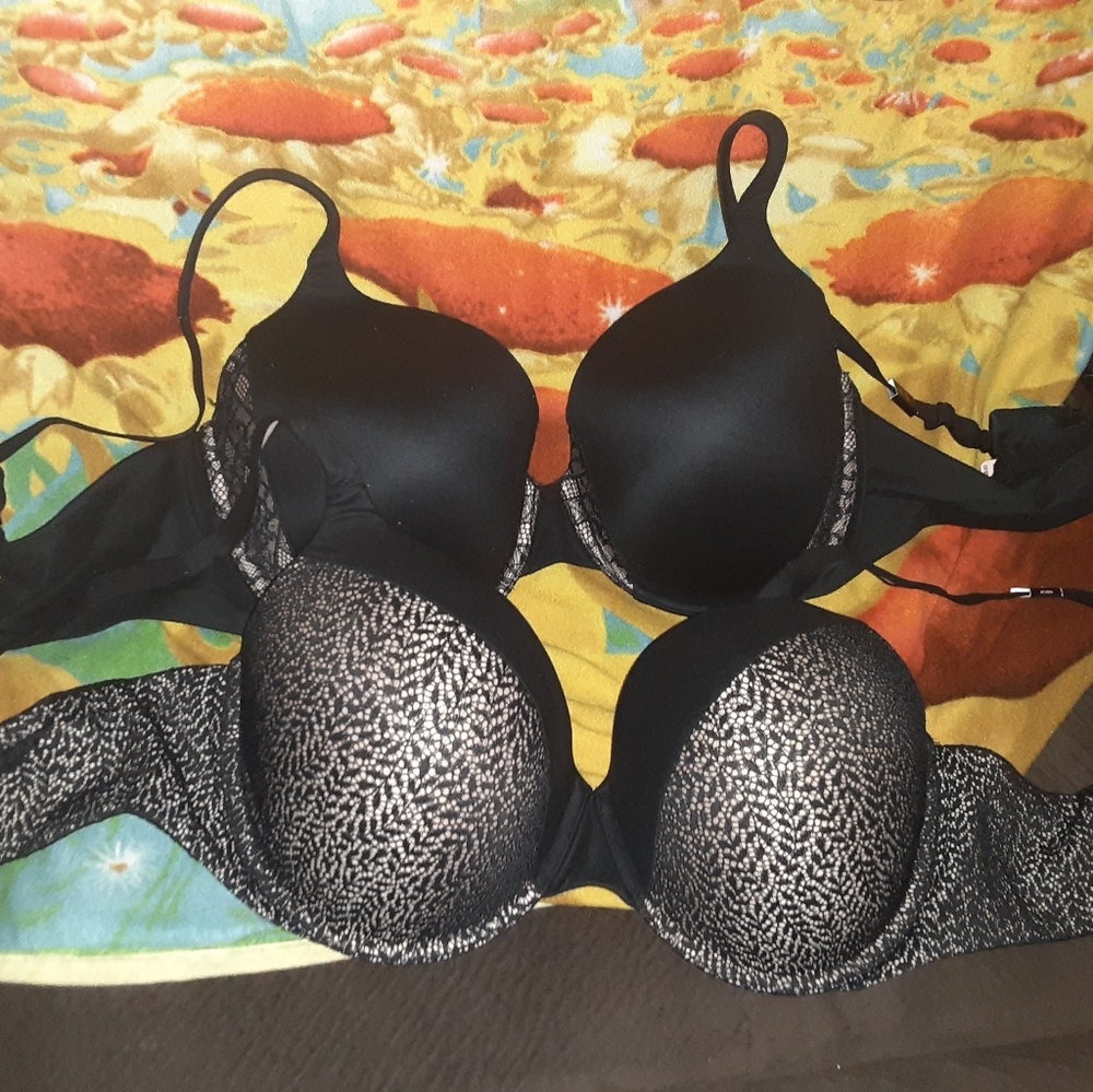SOLD OFFLINETwo victoria secret bras 38DDD